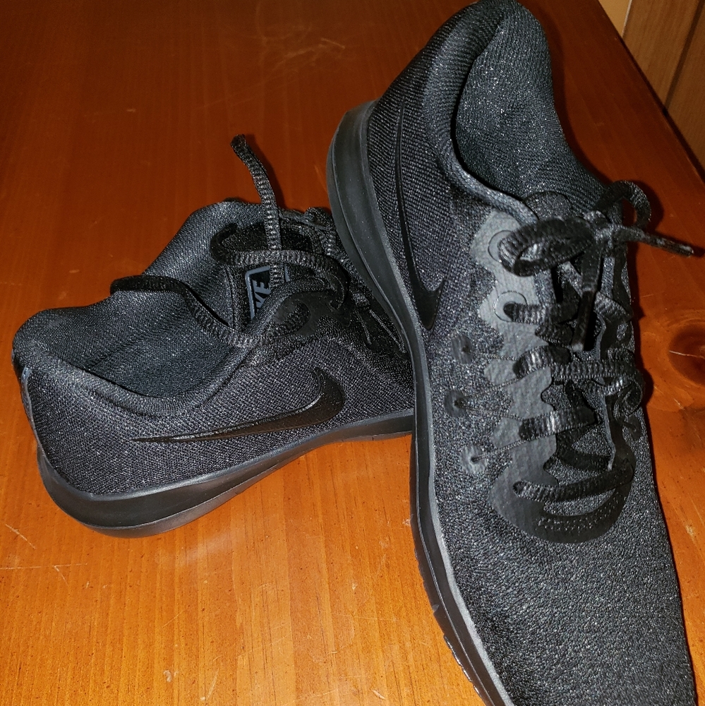 NWOT Nike Size 6.5 Youth